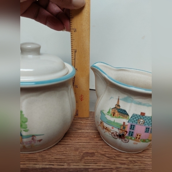 Vintage* Country Home Creamer and Sugar Bowl Set - Picture 10 of 11